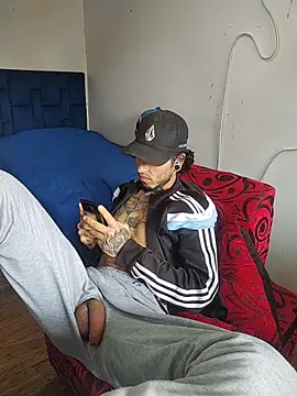 Tattoboy19cm online show from February 27, 2026, 4:18 pm