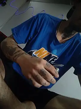 Tattoboy19cm online show from December 19, 2025, 3:36 pm