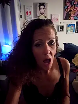 PhynneNicole online show from November 6, 2025, 6:39 am