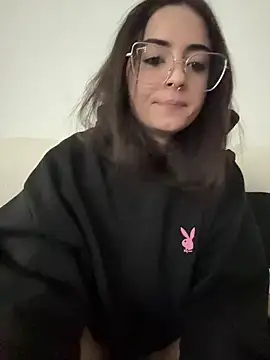 GiuliaDollx online show from April 15, 2026, 4:11 pm