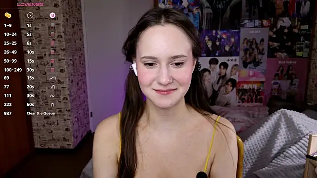 LucyRose3 online show from November 7, 2025, 4:55 pm