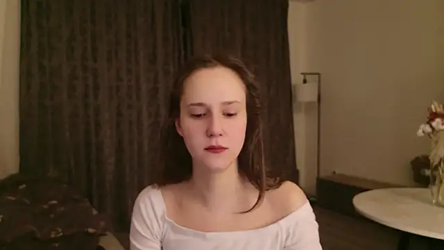 Snapshot of LucyRose3 chatting on February 12, 2026, 4:34 am LucyRose3 online show from February 12, 2026, 4:34 am