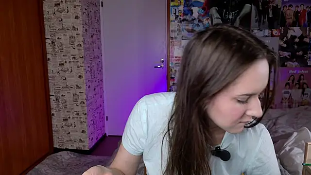 Snapshot of LucyRose3 chatting on December 4, 2025, 4:11 am LucyRose3 online show from December 4, 2025, 4:11 am