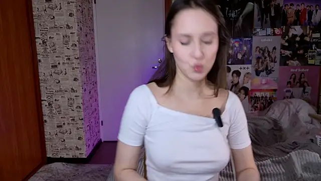 Snapshot of LucyRose3 chatting on December 15, 2025, 1:17 pm LucyRose3 online show from December 15, 2025, 1:17 pm