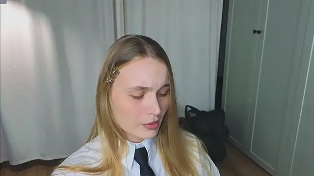 lisa schiele online show from February 22, 2026, 8:10 pm