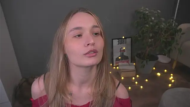 lisa schiele online show from December 16, 2025, 8:24 pm