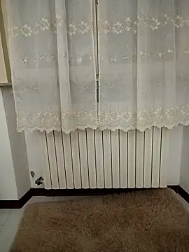 alicepavia22 online show from February 28, 2026, 9:36 pm