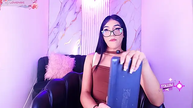 Snapshot of Mhiaa_Sweet chatting on May 22, 2026, 12:14 pm Mhiaa Sweet online show from May 22, 2026, 12:14 pm