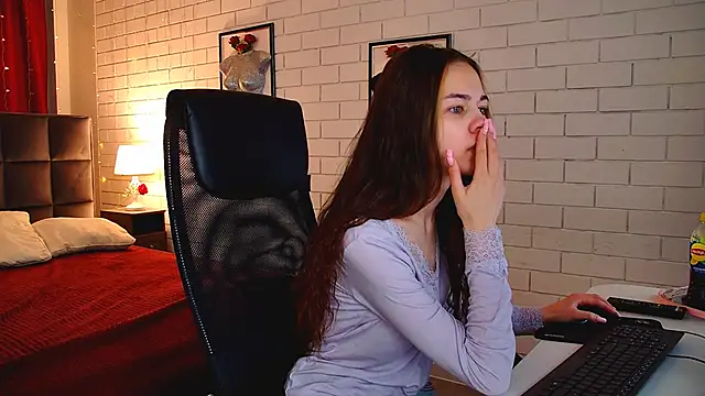 UliaNeer online show from April 17, 2026, 5:10 am