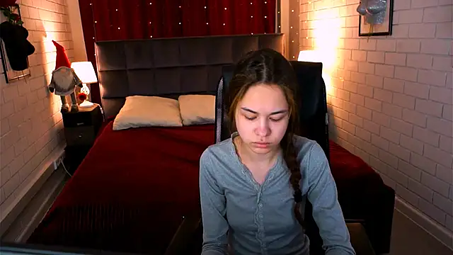 UliaNeer online show from April 23, 2026, 5:03 am