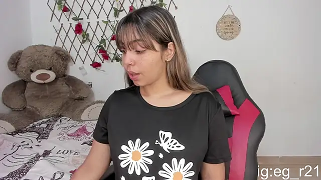 Snapshot of emma_grays2 chatting on December 3, 2025, 6:36 am emma grays2 online show from December 3, 2025, 6:36 am