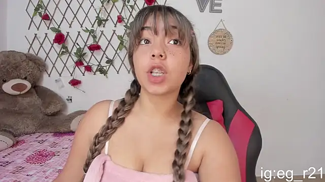 Snapshot of emma_grays2 chatting on November 25, 2025, 5:52 am emma grays2 online show from November 25, 2025, 5:52 am