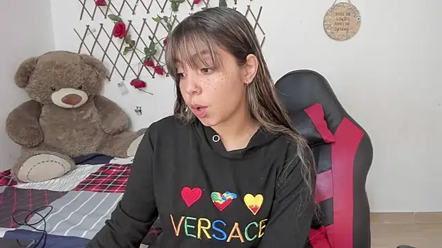 Snapshot of emma_grays2 chatting on November 30, 2025, 6:03 am emma grays2 online show from November 30, 2025, 6:03 am