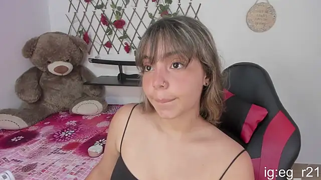 Snapshot of emma_grays2 chatting on October 24, 2025, 5:17 am emma grays2 online show from October 24, 2025, 5:17 am