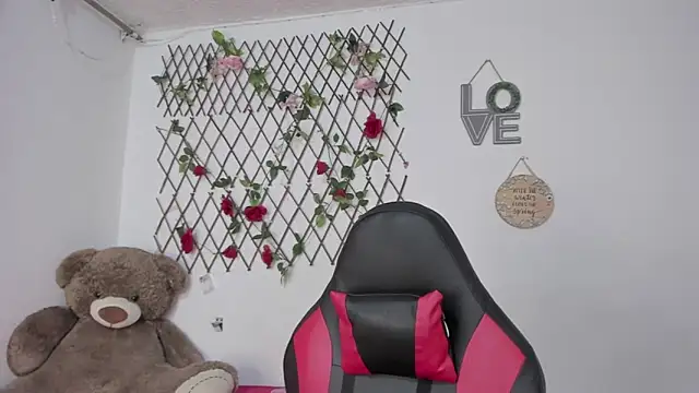 Snapshot of emma_grays2 chatting on November 1, 2025, 4:08 am emma grays2 online show from November 1, 2025, 4:08 am