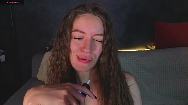 Snapshot of Agnes_Wells chatting on June 3, 2026, 1:17 am Agnes Wells online show from June 3, 2026, 1:17 am