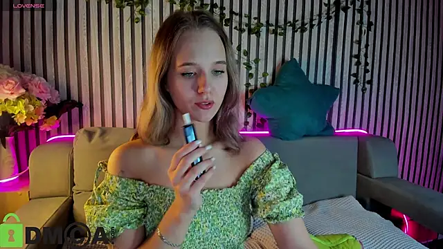 Casey Sweeet online show from December 15, 2025, 9:15 am