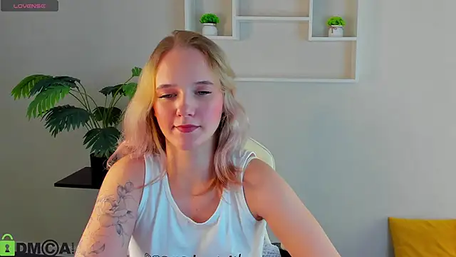 Casey Sweeet online show from October 15, 2025, 2:58 pm