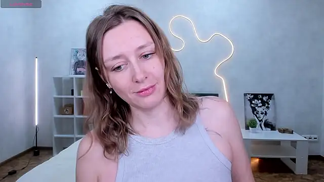 evashiny  online show from December 2, 2025, 4:03 am