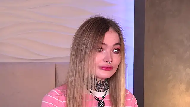 Snapshot of AriWild chatting on December 3, 2025, 4:24 am AriWild online show from December 3, 2025, 4:24 am