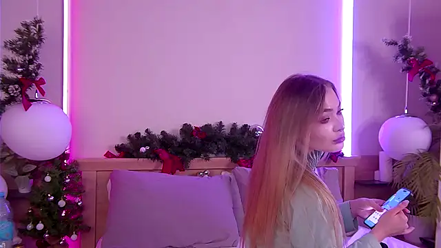 Snapshot of AriWild chatting on December 23, 2025, 4:45 am AriWild online show from December 23, 2025, 4:45 am