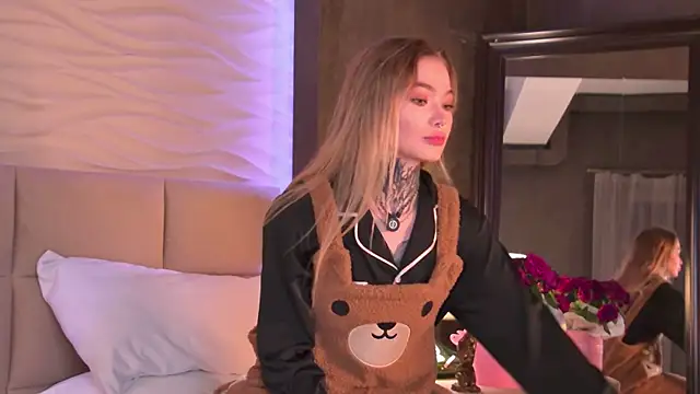 Snapshot of AriWild chatting on November 28, 2025, 3:50 am AriWild online show from November 28, 2025, 3:50 am