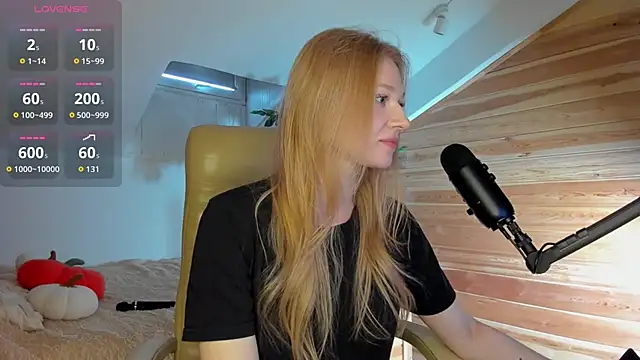 AuroraShoww online show from October 23, 2025, 12:26 pm