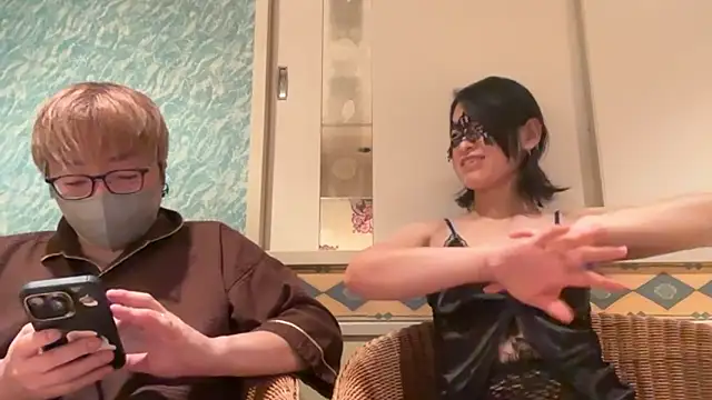 21yuri27 online show from November 10, 2025, 2:22 pm