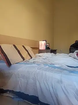 Nesch82 online show from April 26, 2026, 4:32 am