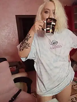 Snapshot of SquirtMilf00 chatting on November 4, 2025, 1:53 am SquirtMilf00 online show from November 4, 2025, 1:53 am