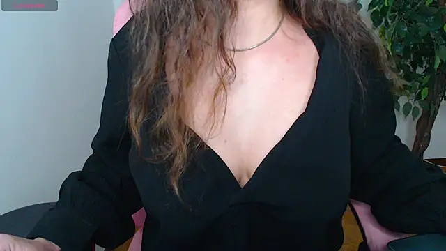Snapshot of Erika_bestboobs chatting on September 18, 2025, 7:17 pm Erika bestboobs online show from September 18, 2025, 7:17 pm