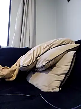 mojaymort online show from November 18, 2025, 4:43 pm