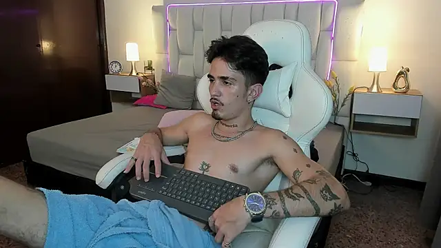 nextboywell1 online show from April 13, 2026, 3:16 pm