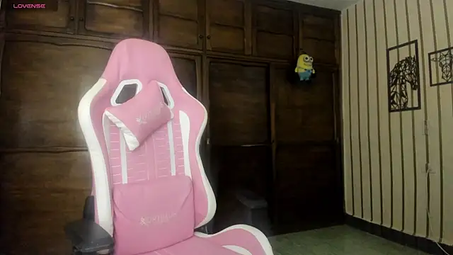 Luisa Red online show from April 15, 2026, 2:28 am