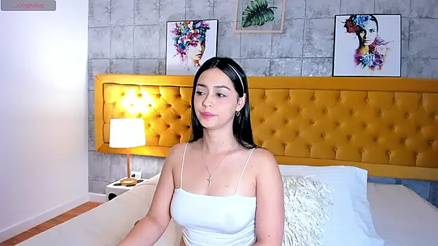 EmilyyRamirez online show from October 18, 2025, 1:13 pm