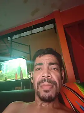 Snapshot of LinuxLagunes chatting on July 7, 2026, 2:09 pm LinuxLagunes online show from July 7, 2026, 2:09 pm