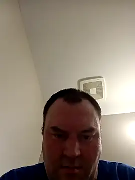 brokenheartguy40 online show from October 6, 2025, 3:29 am