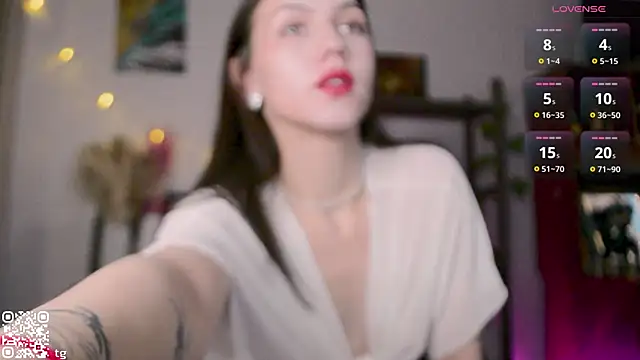 Snapshot of KendalHottt chatting on December 17, 2025, 2:49 am KendalHottt online show from December 17, 2025, 2:49 am