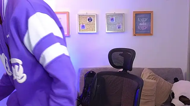 Snapshot of yulian_vasquez chatting on November 6, 2025, 12:20 pm yulian vasquez online show from November 6, 2025, 12:20 pm