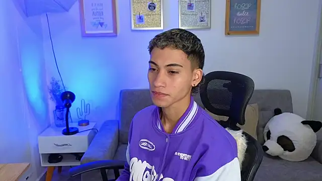 Snapshot of yulian_vasquez chatting on November 19, 2025, 12:16 pm yulian vasquez online show from November 19, 2025, 12:16 pm