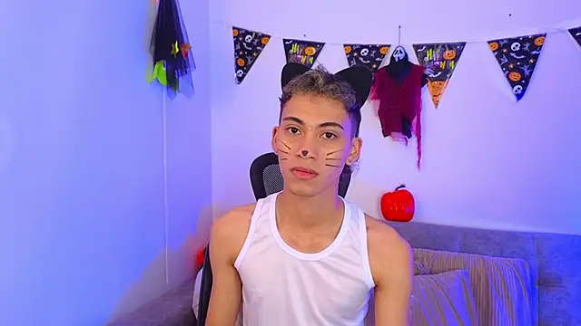 Snapshot of yulian_vasquez chatting on October 31, 2025, 12:35 pm yulian vasquez online show from October 31, 2025, 12:35 pm