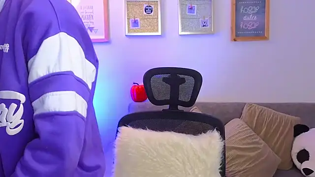 Snapshot of yulian_vasquez chatting on November 4, 2025, 12:31 pm yulian vasquez online show from November 4, 2025, 12:31 pm