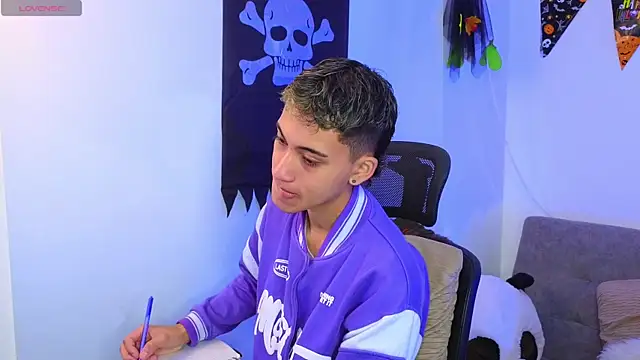 Snapshot of yulian_vasquez chatting on October 22, 2025, 12:26 pm yulian vasquez online show from October 22, 2025, 12:26 pm