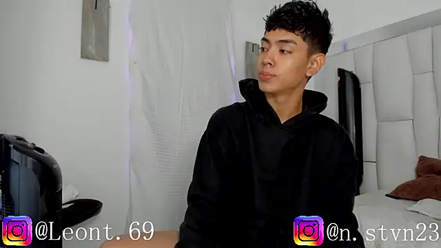 LoganTwink18 online show from April 25, 2026, 1:36 pm