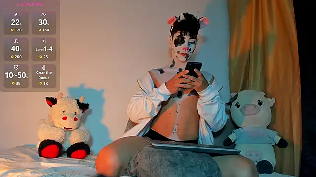 Snapshot of LoganTwink18 chatting on October 9, 2025, 10:32 pm LoganTwink18 online show from October 9, 2025, 10:32 pm