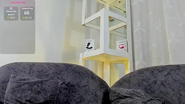 Snapshot of LoganTwink18 chatting on September 16, 2025, 2:40 pm LoganTwink18 online show from September 16, 2025, 2:40 pm