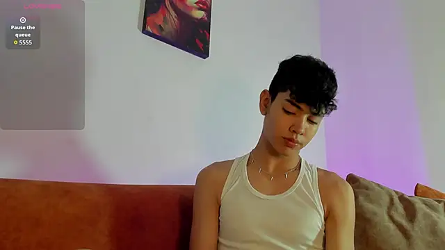 Snapshot of LoganTwink18 chatting on September 30, 2025, 12:11 pm LoganTwink18 online show from September 30, 2025, 12:11 pm