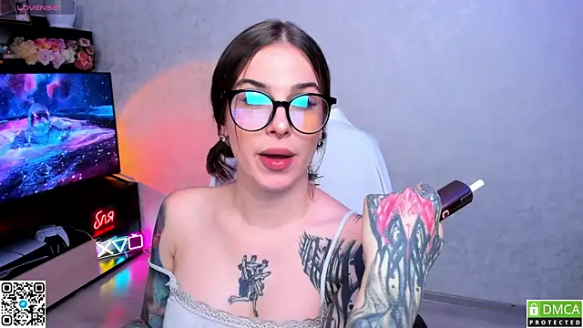 Snapshot of Arya_deepthroat_queen chatting on September 27, 2025, 1:01 am Arya deepthroat queen online show from September 27, 2025, 1:01 am