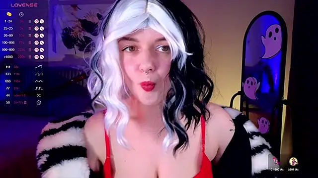 BellaDevile  online show from October 31, 2025, 2:24 pm