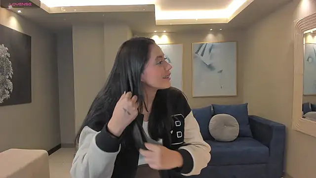 AmbarJames  online show from November 3, 2025, 11:58 am